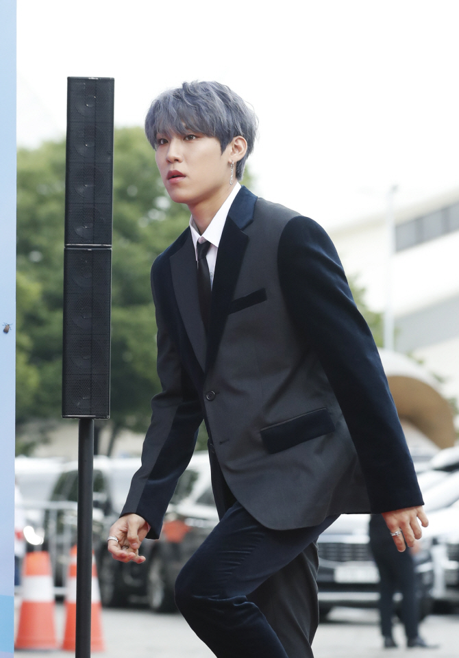 에이비식스 박우진, MGMA에 멋짐 흩날리며 등장