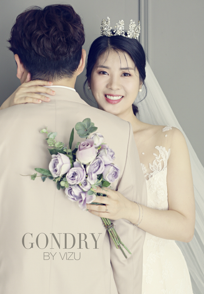 강유미, ‘결혼 D-1’…웨딩화보 공개 ‘청순한 예비신부’