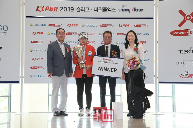 [포토] 우승자 정시우와 함께 포즈 취하는 유남종-김동욱-김경자