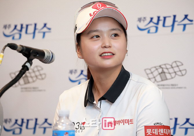 [포토] 골프천재 최혜진 '해외 투어 이후 열심히 적응 중이에요'