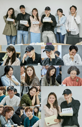 '동백꽃 필 무렵' 공효진X강하늘, 대본연습 현장 전격 공개