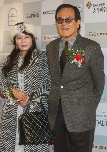 '토크쇼 대부' 자니윤 별세…향년 84세