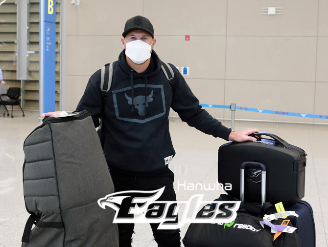 한화 외국인선수 3인방 "몸상태 문제없어...컨디션 조절 관건"