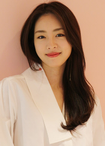 이연희 'SF8' 프로젝트 '만신' 캐스팅 확정…열일 행보 이어가