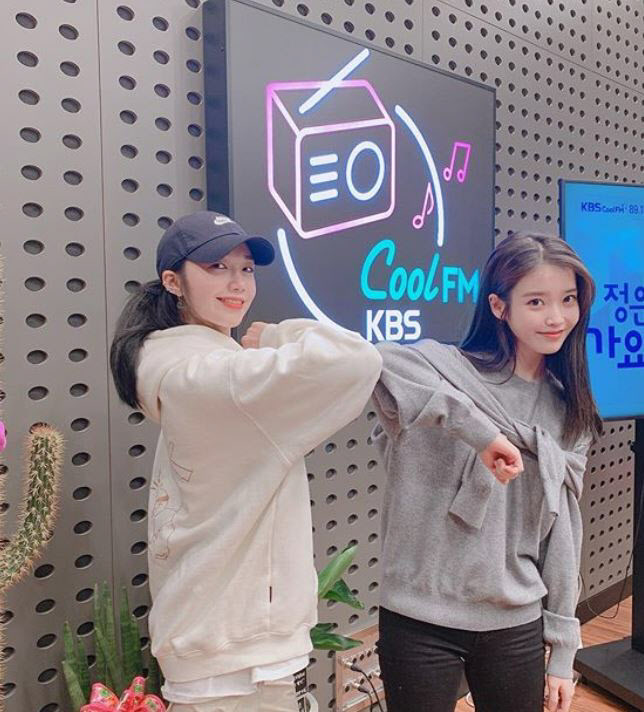 "정후배·아선배"…'가요광장' 정은지X아이유, 다정한 인증샷