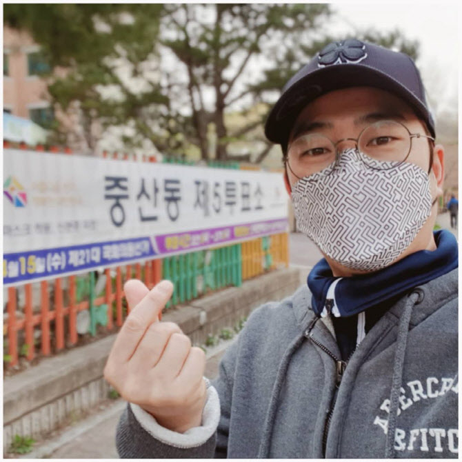 [포토] 투표 인증샷 남기는 박광현