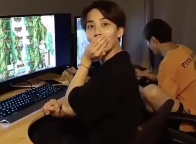 세븐틴 정한, 생방 중 “X됐네”…곧바로 사과