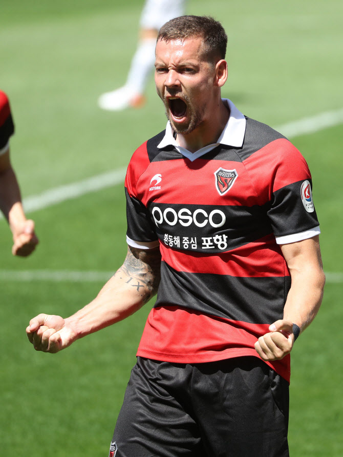‘일류첸코·팔로세비치 연속골’ 포항, 부산 2-0 제압