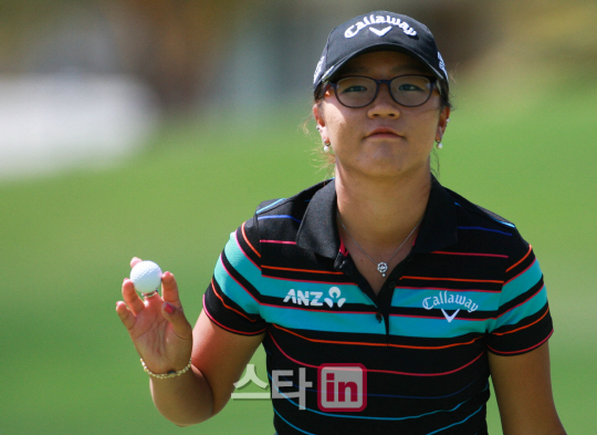 `천재골퍼` 리디아 고, LPGA 투어 프로 첫 우승..박인비 4위(종합)