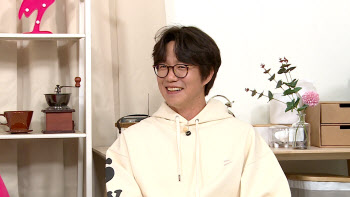 “얼굴이 완전히 달라졌다”…성시경, 10kg 감량한 비결은?