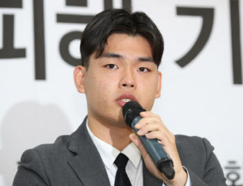 법원 "'더이라' 폭행·방조 기획사, 7000만원 배상해야"