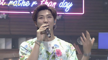 방탄소년단 RM "이게 미래의 공연? 사실 무섭더라" [방방콘 더 라이브]