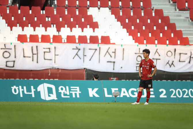 프로축구연맹 임직원-K리그 심판, 차기석 쾌유 위한 치료비 기부