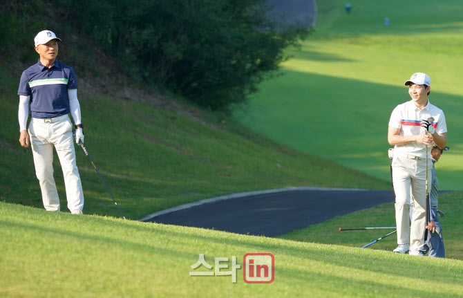 [포토]고태민-고형곤 '아버지 너무 멋져요'