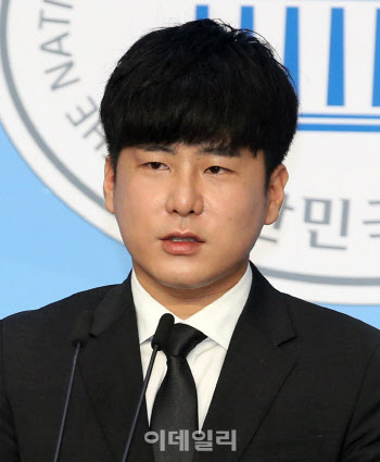 故 구하라 오빠 “동생 재산, 이혼 가정 아이들 돕는 데 쓰고파”