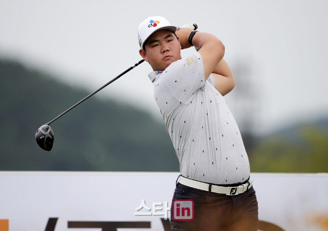 개막전 1881개 버디 축포 쏜 남자골퍼들..군산에서 두 번째 혈투 예고