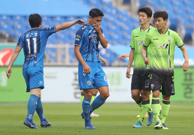 프로축구연맹, 태클로 부상 입힌 김기희에 제재금 300만원