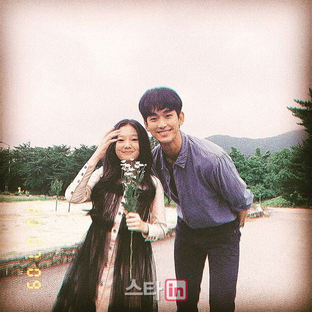 김수현, '리틀 문영' 김수인과 다정한 투샷…비주얼 폭발