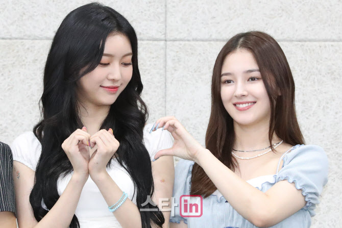 [포토]제인, 낸시에게 장난끼 발동~