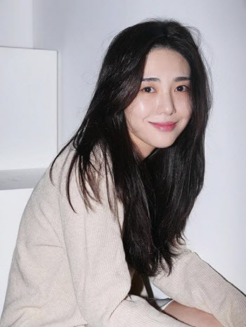 AOA 출신 권민아, 故 설리 향한 그리움 "보고싶다"