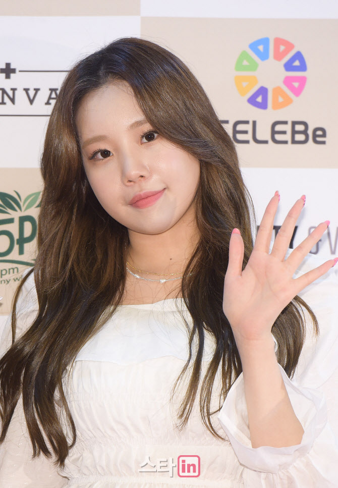 [포토]포즈 취하는 주이