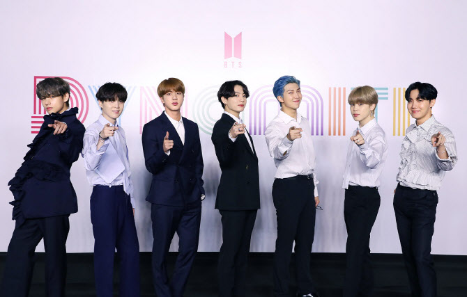 "역사적인 기록" 방탄소년단 '핫100' 1위에 팬들 '축하 물결'