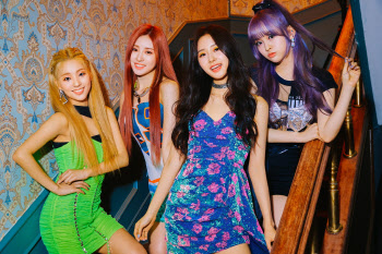 4인조 신인그룹 루나솔라, 2일 가요계 데뷔…'솔라 : 플레어'