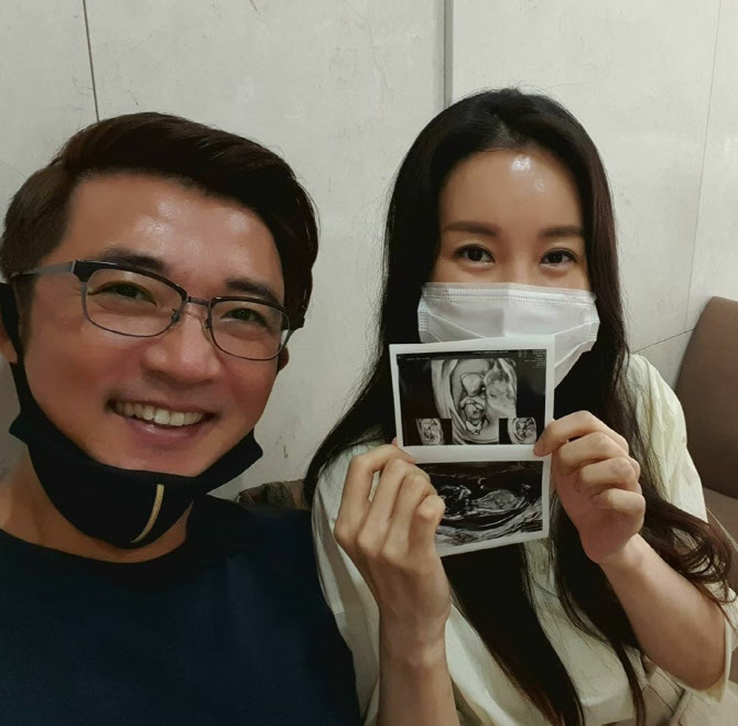안재욱·최현주 부부, 둘째 임신 소식 전해…"3월에 만나요"