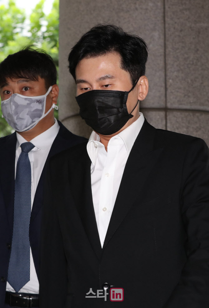 [포토]법원에 출석하는 양현석 전 YG 대표
