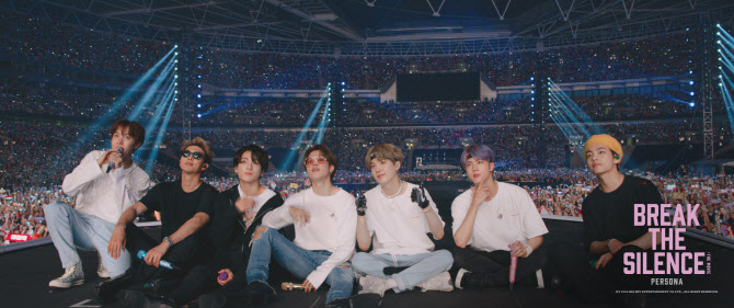 BTS 영화, 코로나19에도 뜨거운 관심…예매율 50% 넘어