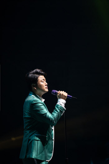 방송·가요·극장가 올킬한 '트바로티'