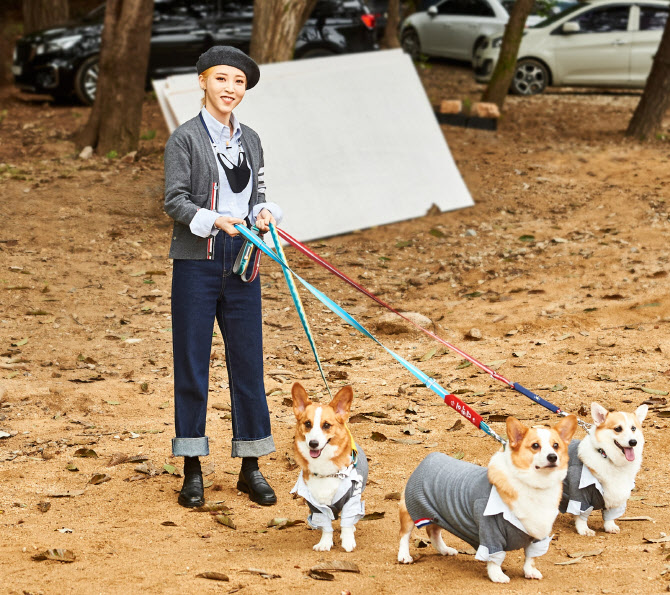 [포토] '아멍대' 마마무 문별, 웰시코기와 커플 의상