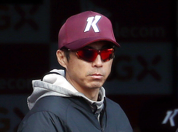 손혁 키움 감독, 상위권 순위 싸움 중 갑작스레 사퇴...김창현 감독대행