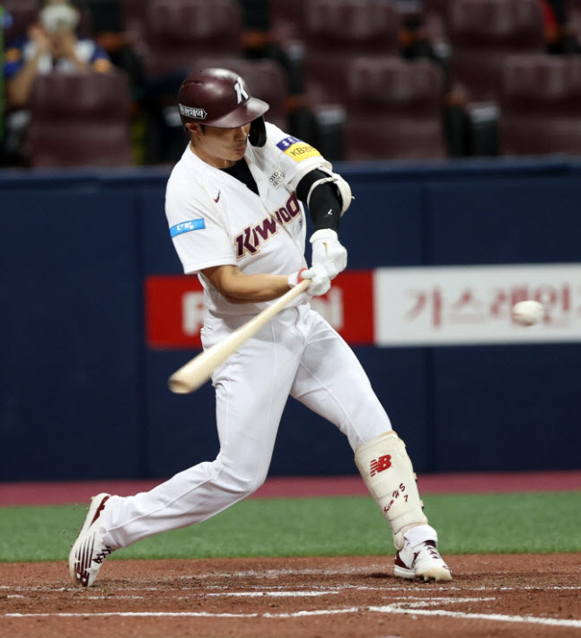 MLB닷컴 “김하성, 강정호보다 콘택트·수비 능력 좋아…여러 팀이 노릴 것”