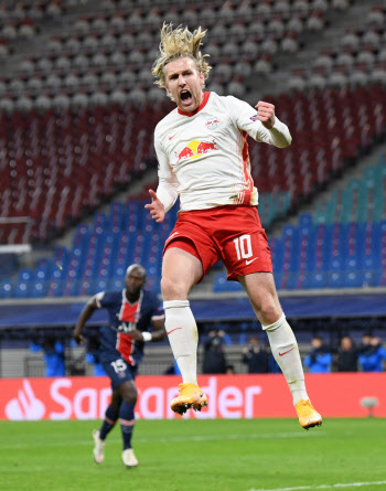 ‘황희찬 결장’ 라이프치히, PSG에 2-1 역전승…H조 2위로