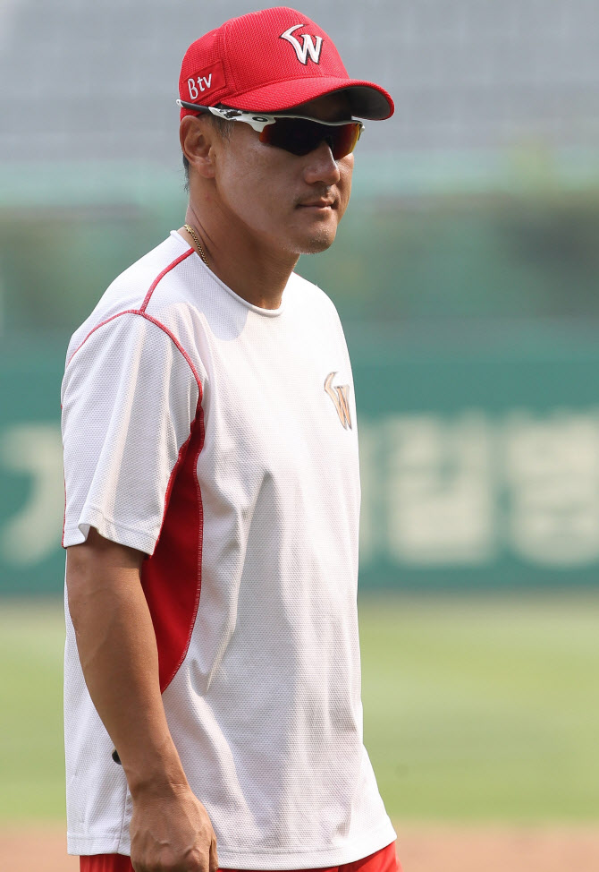 조원우 전 롯데 감독, 친정 SK 복귀...이대진·세리자와 코치도 SK행