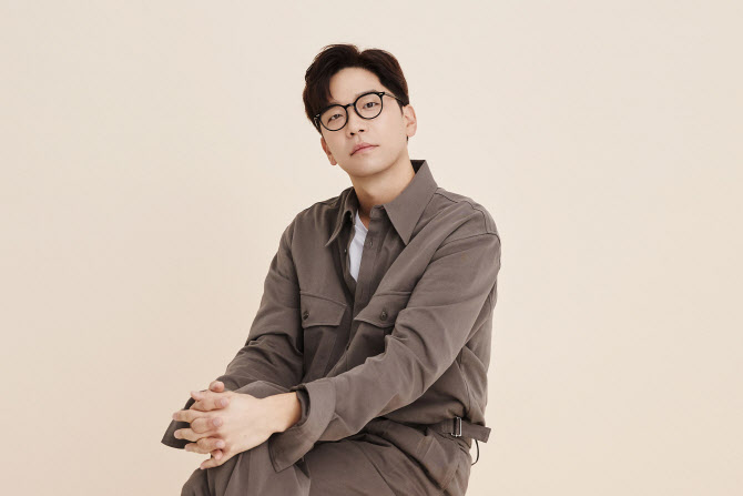 이적, 11일 6집 발표…김진표 피처링 '돌팔매' 수록