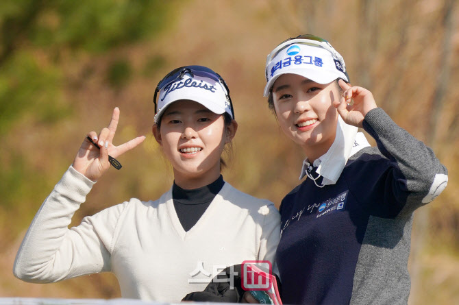[포토]김재희,박지빈 '친구와 함께 브이'