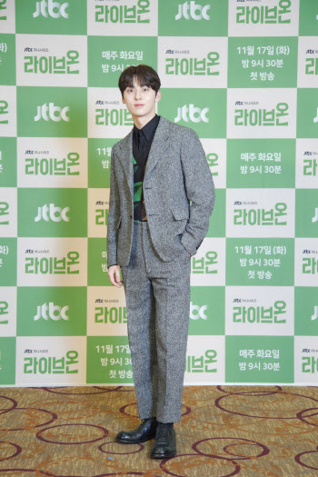 '라이브온' 황민현 "첫 촬영 전 긴장 多…오랜만에 고등학생 돌아간 느낌"