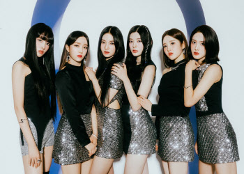 스테이씨, 데뷔앨범 초동 판매량 1만장 기염