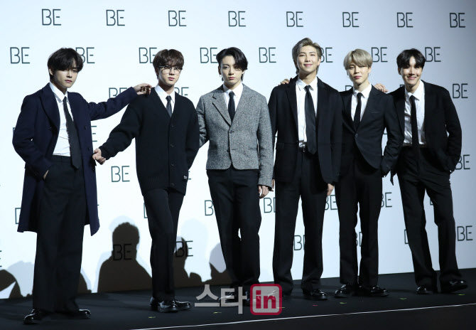 [줌인]한국어 곡으로도 정상…'슈퍼스타’ BTS, 남은 건 ‘그래미’