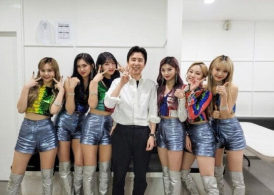 ‘에버글로우 접촉’ 유희열 측 “코로나19 검사받아”