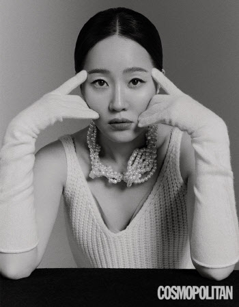 엄지원, 우아한 매력 담은 화보 공개