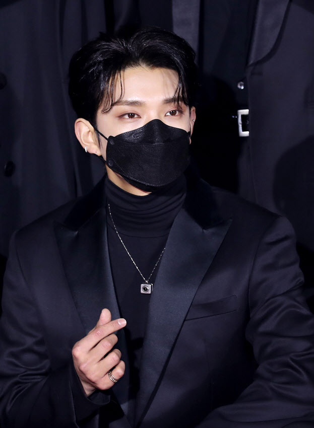 [포토]세븐틴 조슈아 '하트 홀릭'