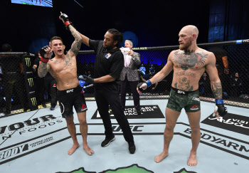 UFC 맥그리거, 생애 첫 KO패 수모...그의 시대 막내리나