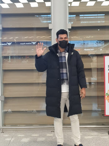 SK 새 외국인투수 폰트 "류현진과 먹은 한국식 치킨 기대돼"(인터뷰)