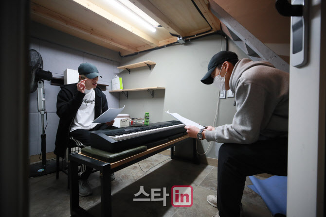 [포토]그룹 킹덤 단, '노래 실력도 리더'