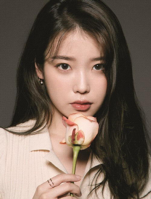 아이유, 10년 전 곡으로 음원차트 역주행