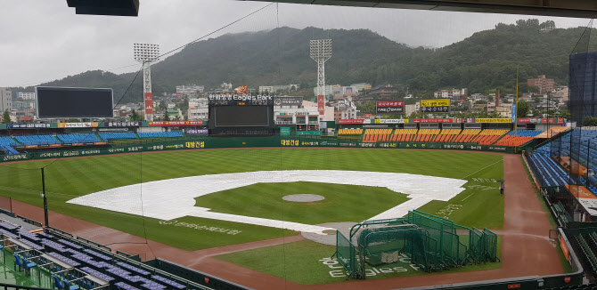 프로야구도 학폭 논란...글쓴이vs선수, 진실공방 시작되나