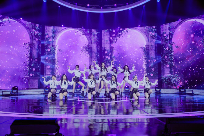 아이즈원 "위즈원 덕에 매일매일 행복했다"